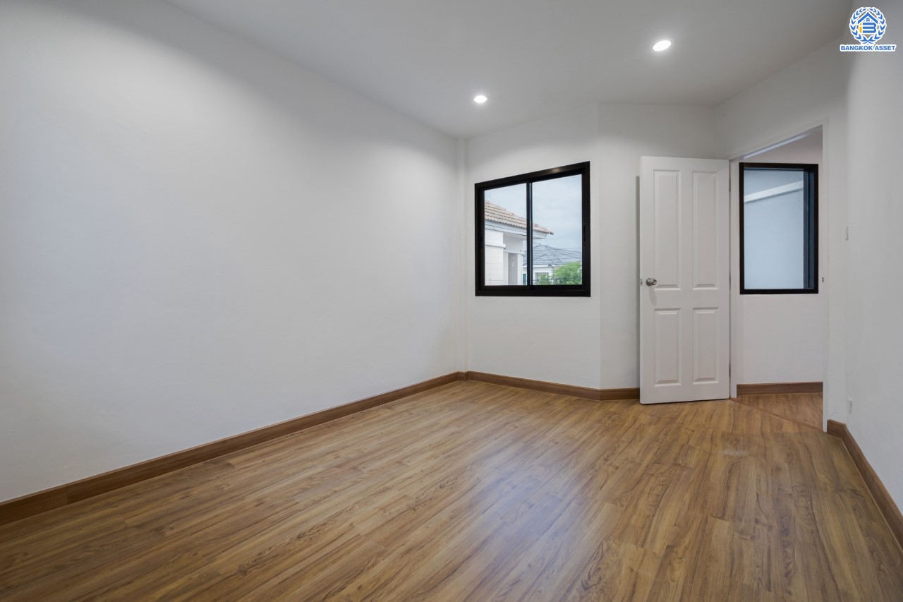 บ้านมือสองตกแต่งใหม่ ม.เศรณีลากูน วัดลาดปลาดุก ตอบโจทย์ทุกการใช้ชีวิต เนื้อที่ 50 ตร.ว. ฟังก์ชัน 3 ห้องนอน 3 ห้องน้ำ ทำเลเดินทางง่าย สะดวกสบายใกล้รถไฟฟ้าสายสีม่วง "สถานีคลองบางไผ่", ทางด่วน "กาญจนาภิเษก" และห้างสรรพสินค้าเซ็นทรัลเวสต์เกต